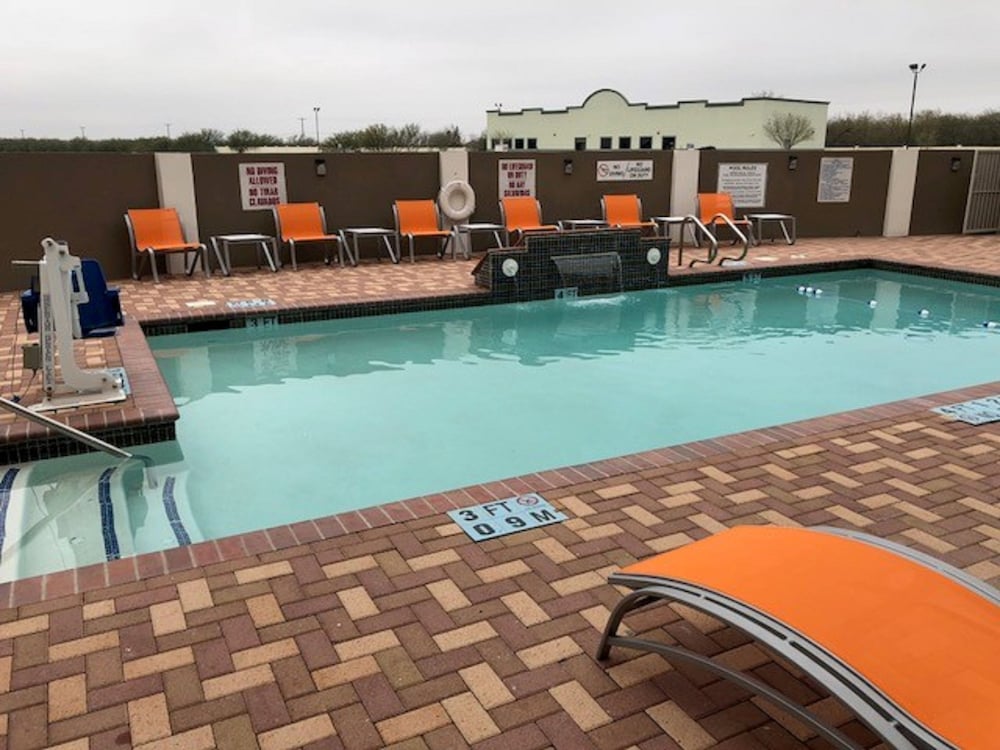 Holiday Inn Express and Suites Rio Grande City 31/59