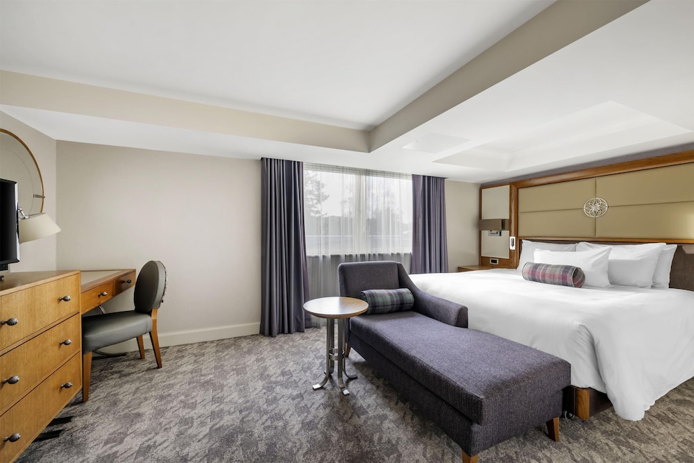 2 Bedrooms, Bi Level, Suite, King and Queen Bed