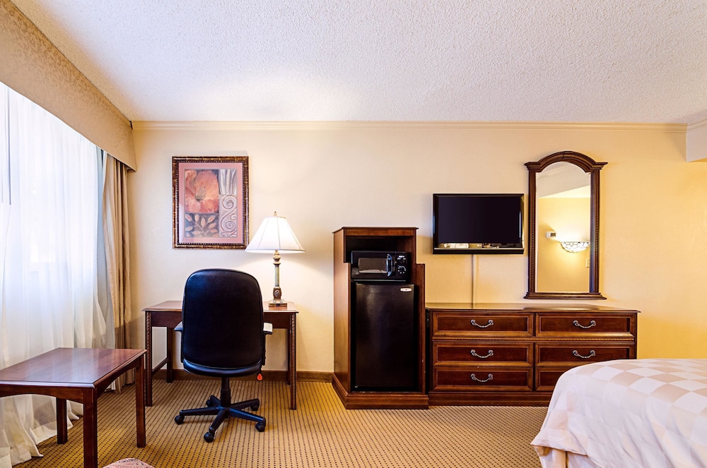 Clarion Inn Garden City, KS 55/60