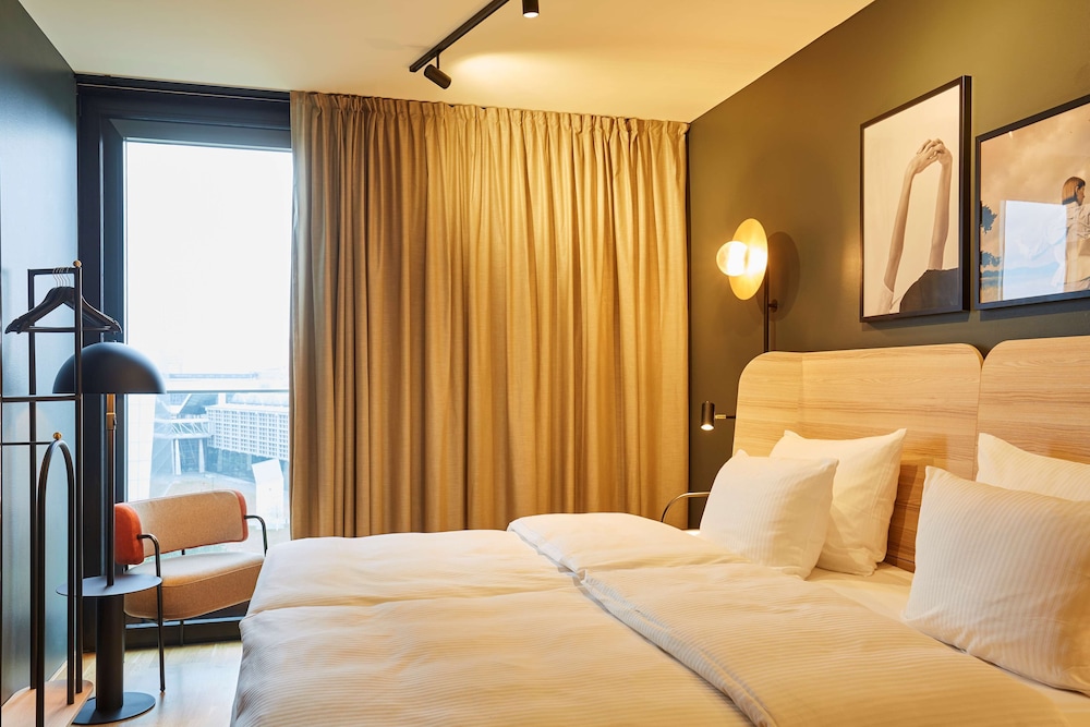 STANDARD, KING BED