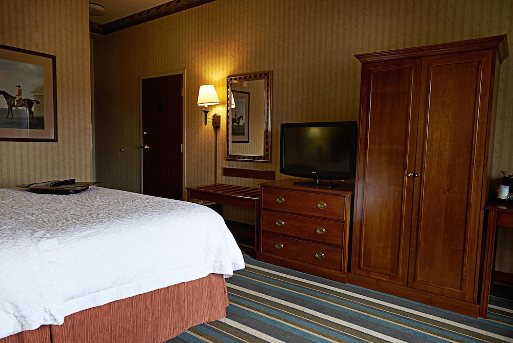 Hampton Inn Suites Scottsburg 41/82