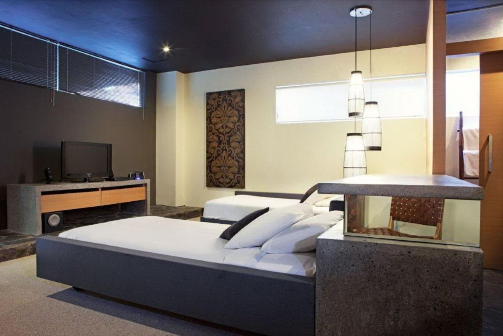 ROOM, TWIN BEDS