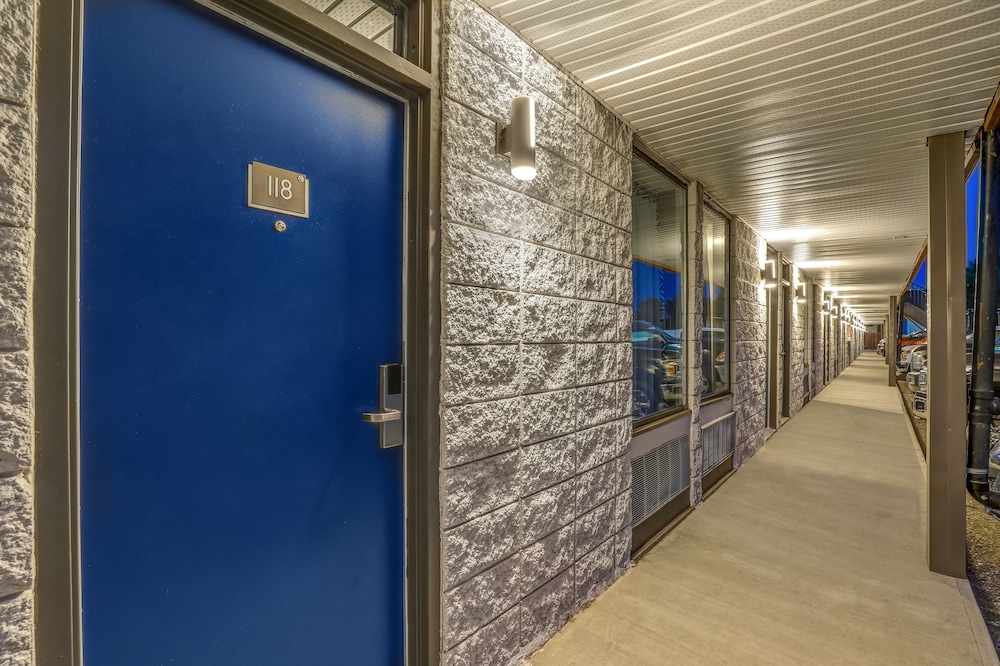 Motel6 Brooks, AB 30/43