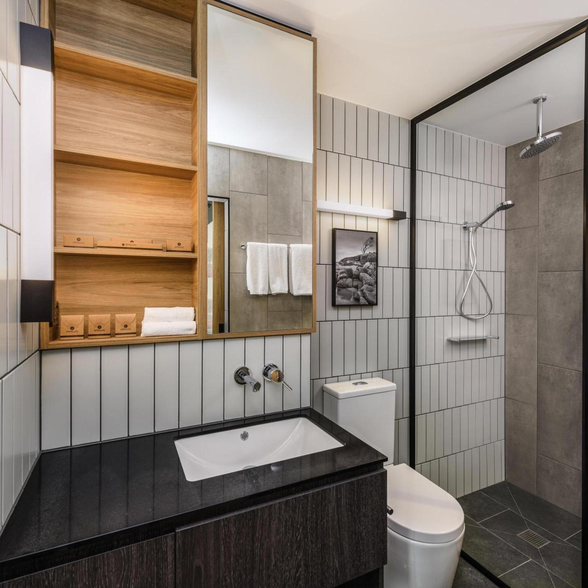 غرفة داخلية كلاسيكية بسرير كينج وسريرين كوين، Movenpick Hotel Hobart 7/8