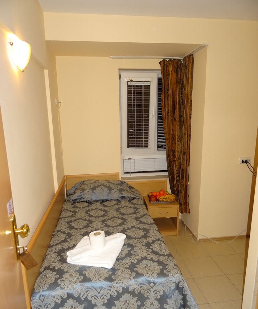 Victoria Hotel 22/50