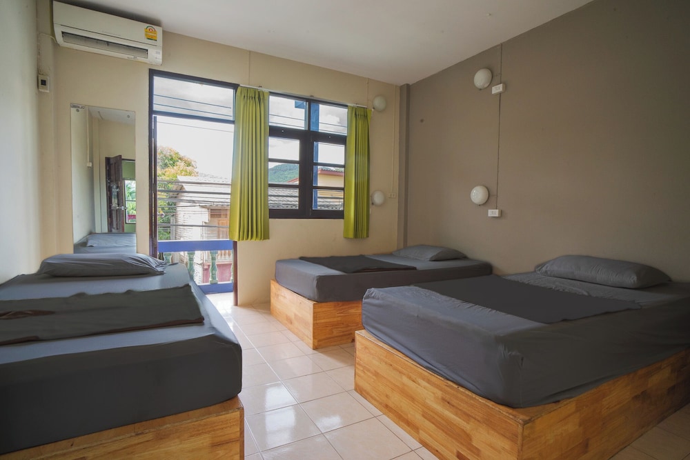 Echo Beach Backpackers 14/50