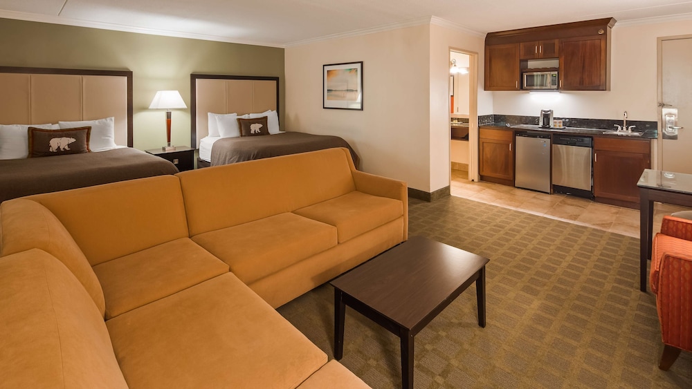 Best Western Plus White Bear Country Inn 33/47
