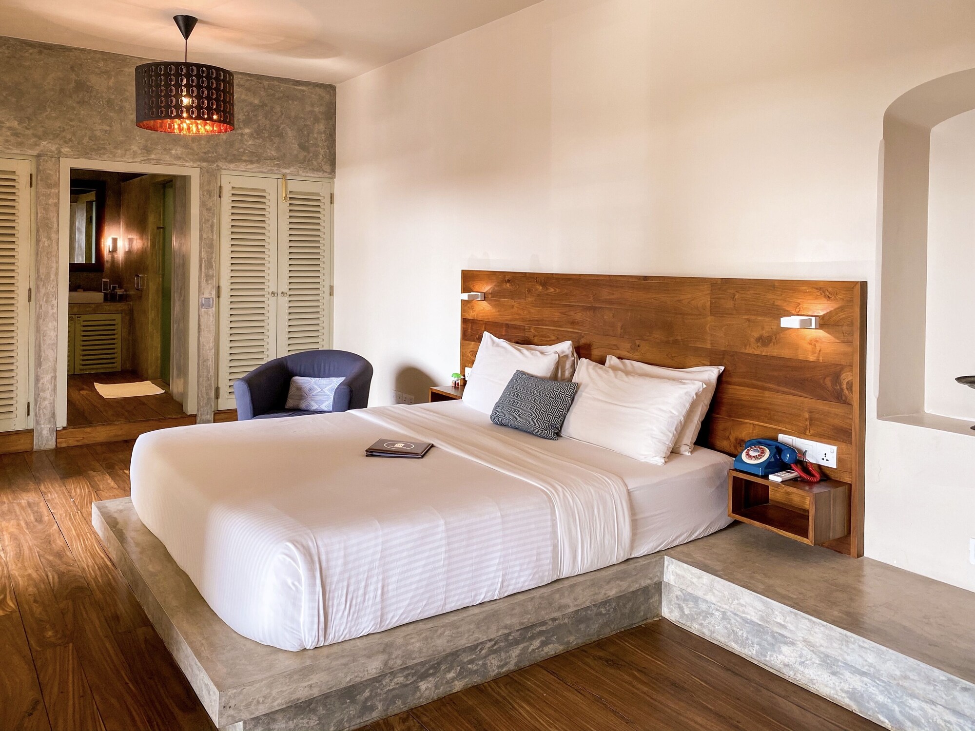 DELUXE, DOUBLE BED, OCEAN FRONT