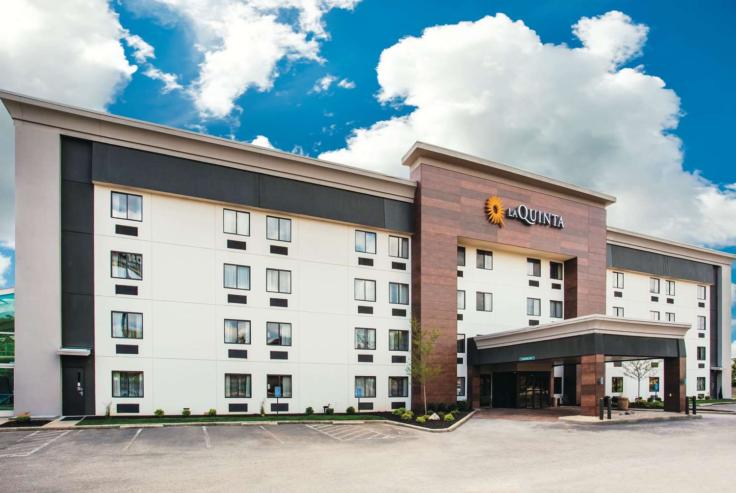 La Quinta Inn & Suites by Wyndham Cincinnati NE - Mason 8/28