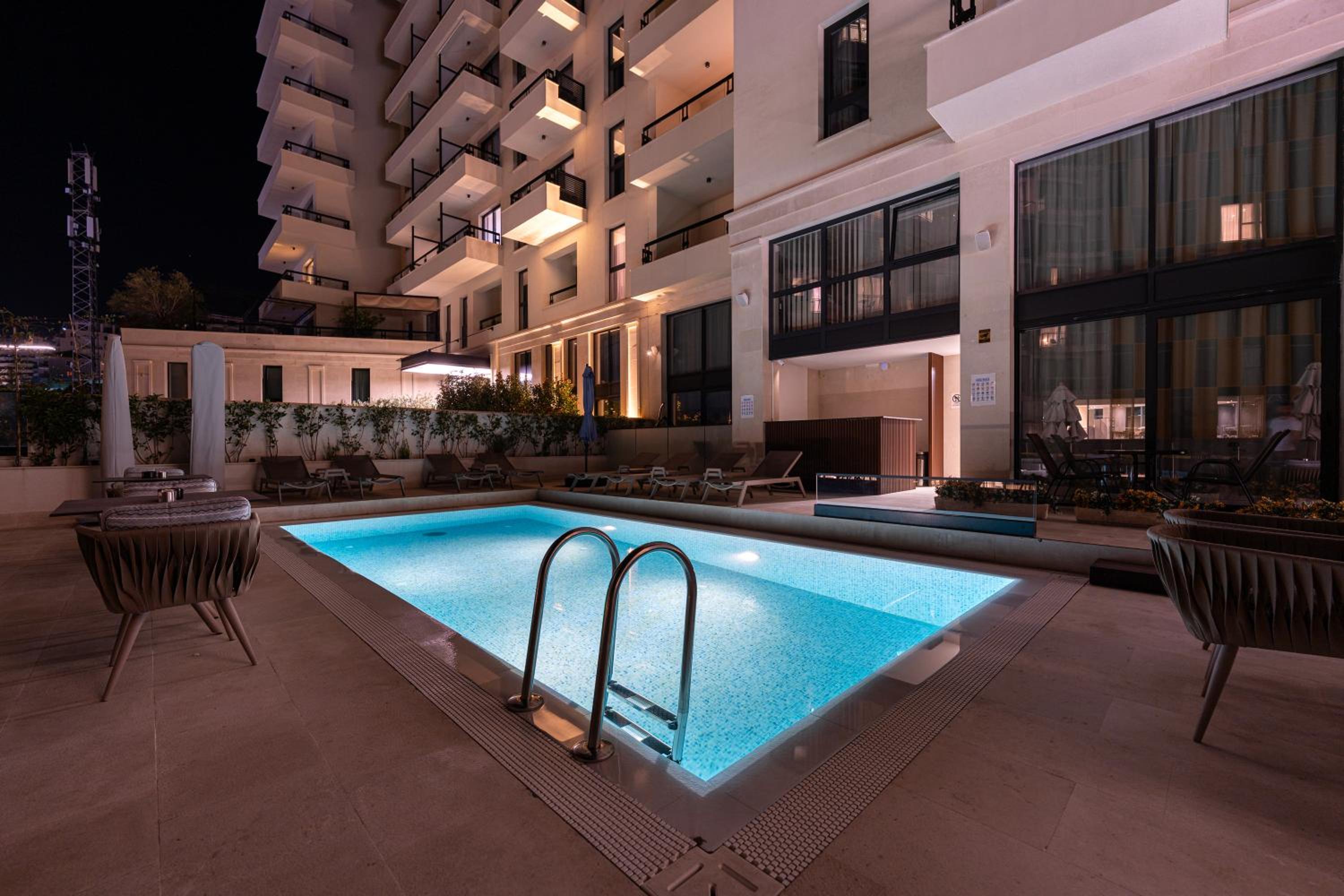 Invictus Hotel 26/28