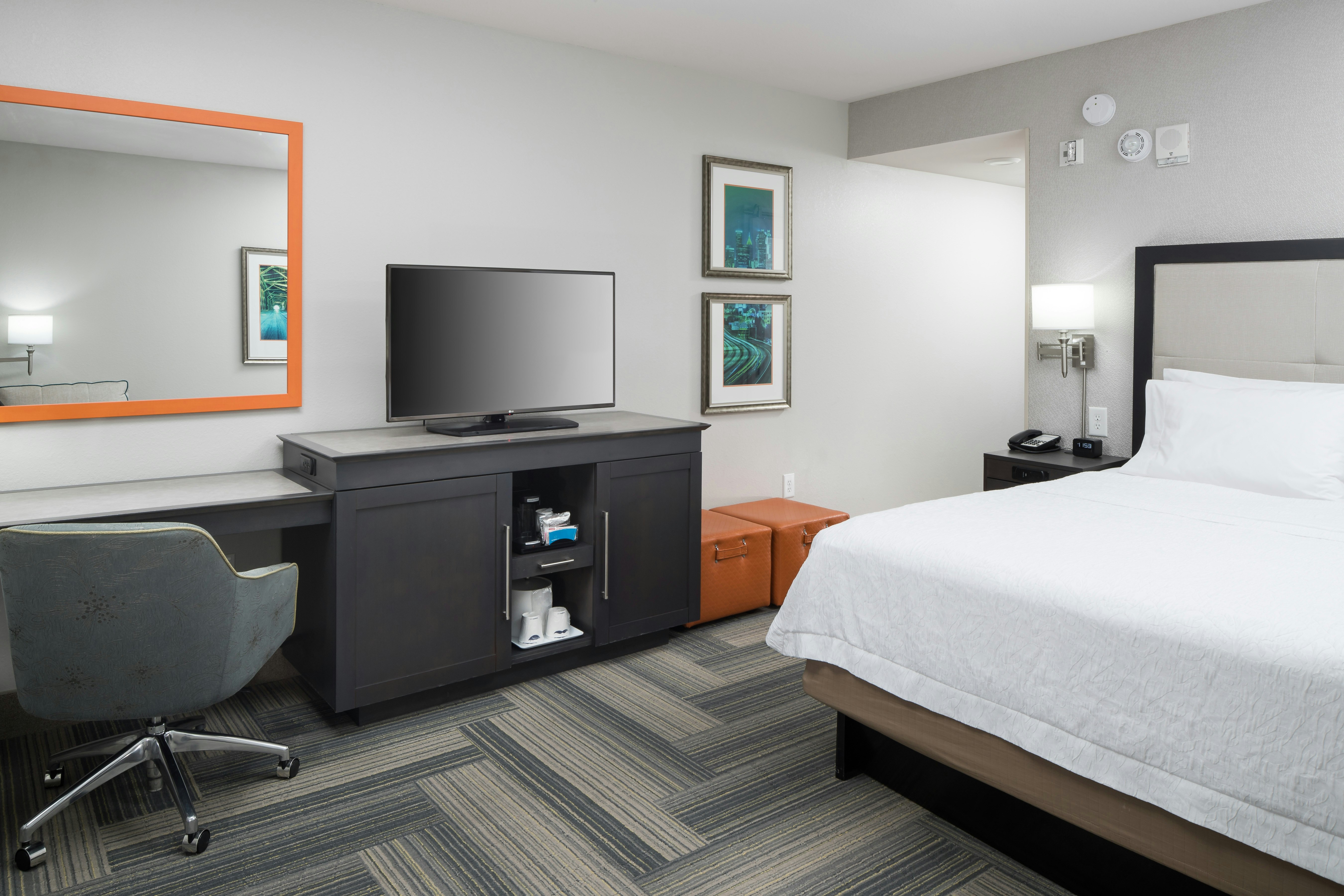 ROOM, KING BED, ACCESSIBLE