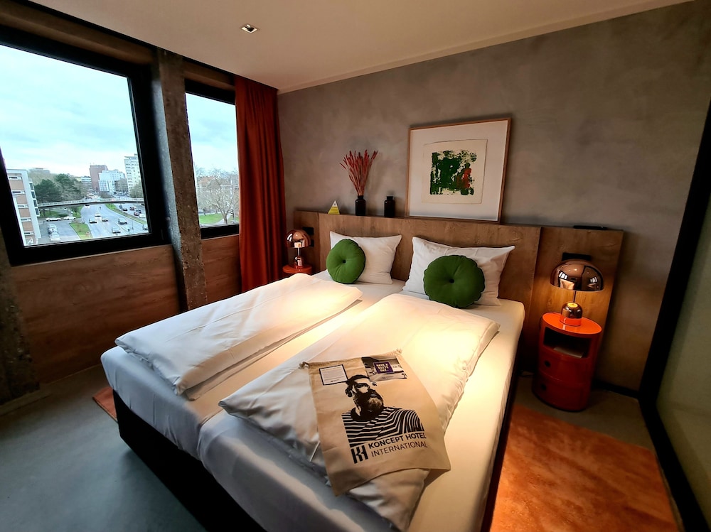 Koncept Hotel International 11/50