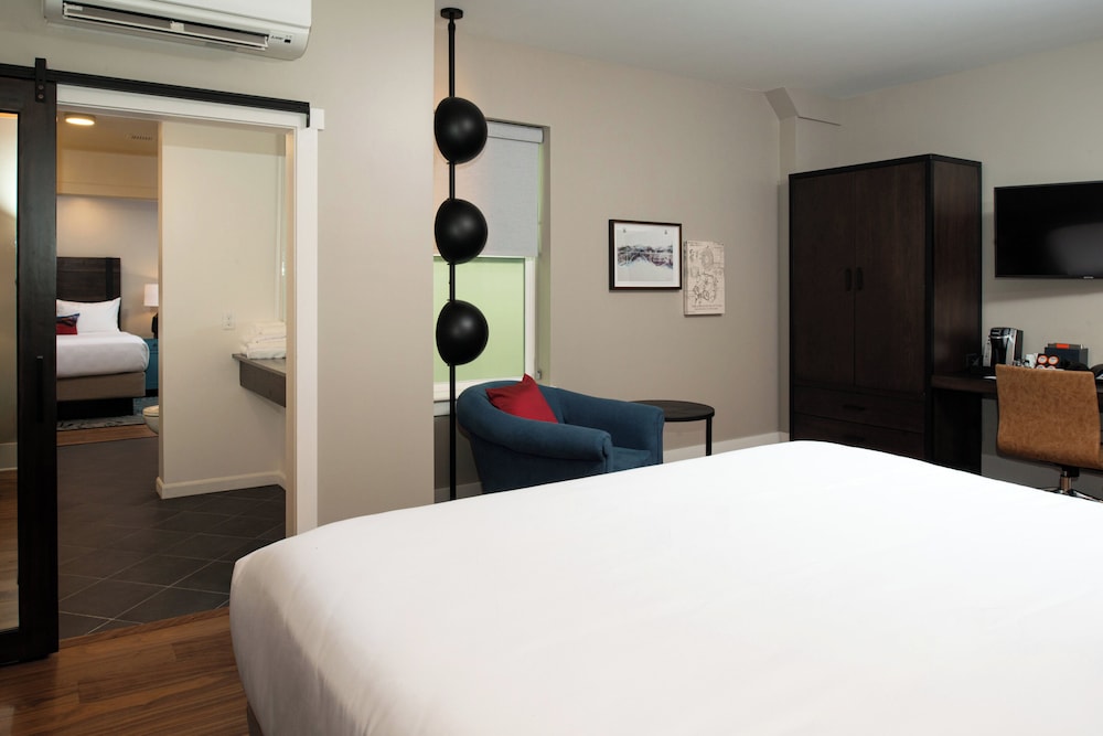 جناح بسرير كينج وسريرين كوين بغرفتي نوم، Hotel Indigo Spokane Downtown 3/10