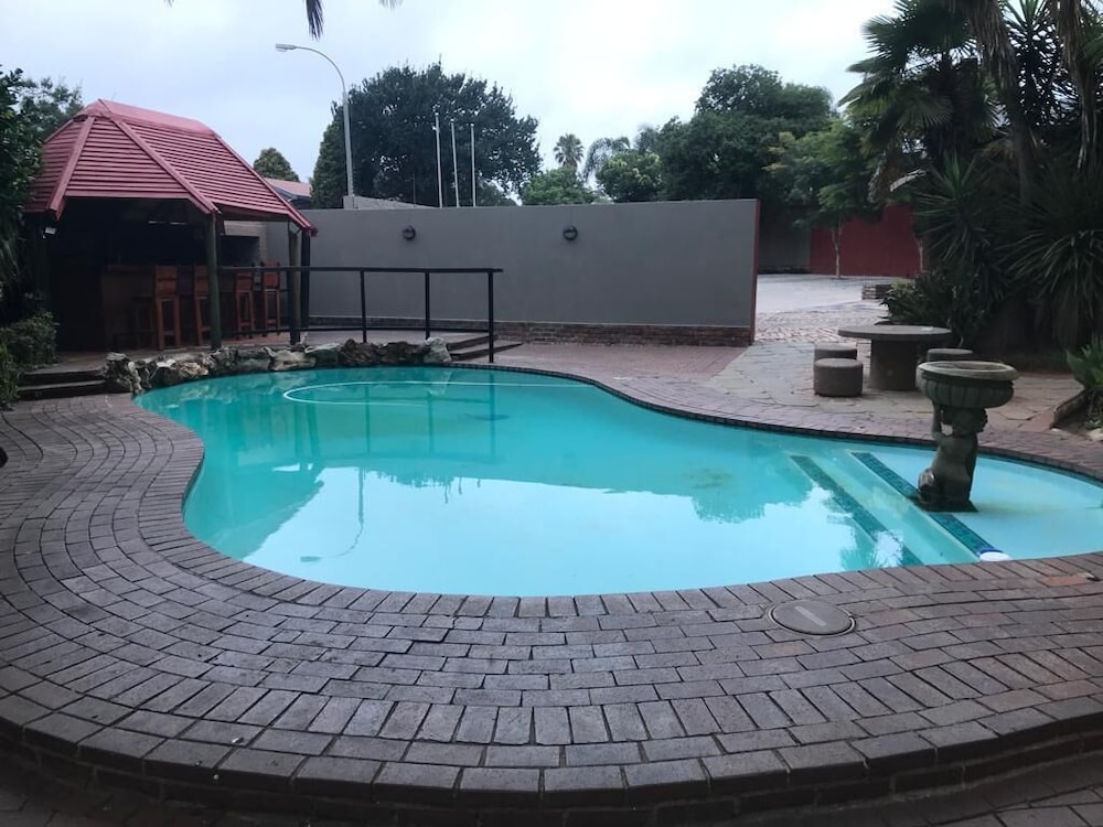 African Moon Corporate House 35/48