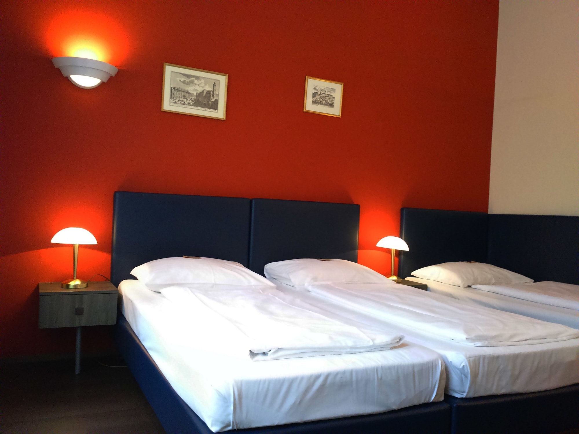 ROOM, TRIPLE