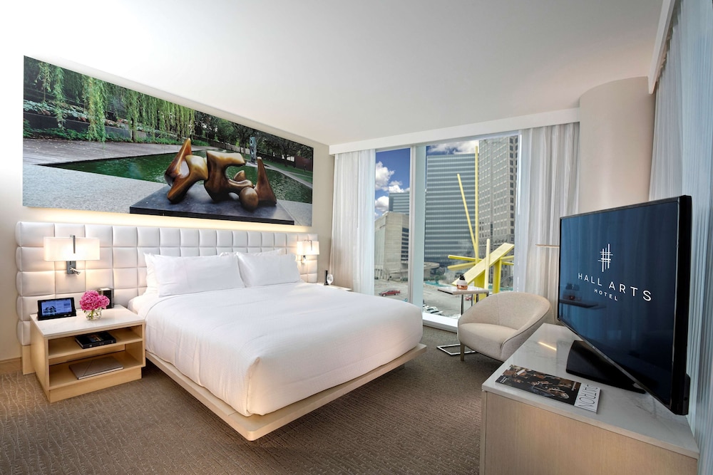 Supreme, King Bed, Accessible، HALL Arts Hotel, Dallas, Autograph Collection 4/10