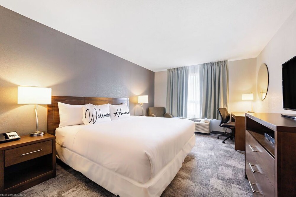 Home Inn and Suites Lloydminster 17/50