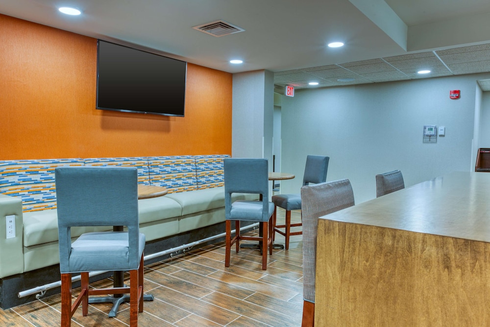Drury Inn and Suites St Louis Collinsville 33/39