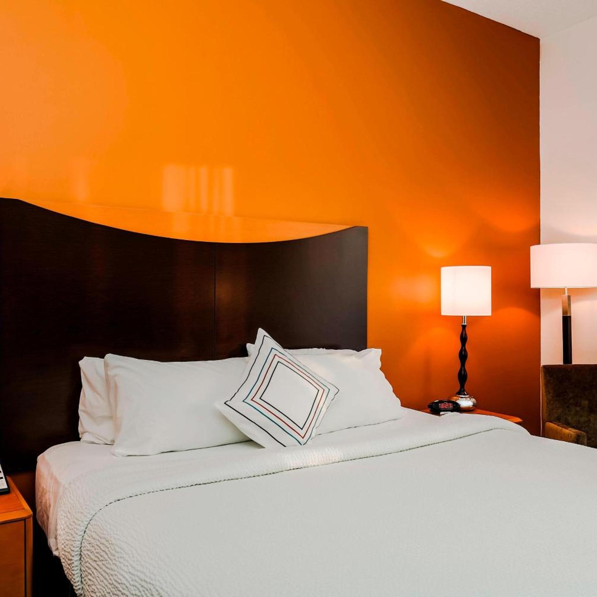 غرفة بسرير كينج بحوض استحمام لذوي الإعاقة، Fairfield Inn Suites Wilkes Barre Scranton 2/4
