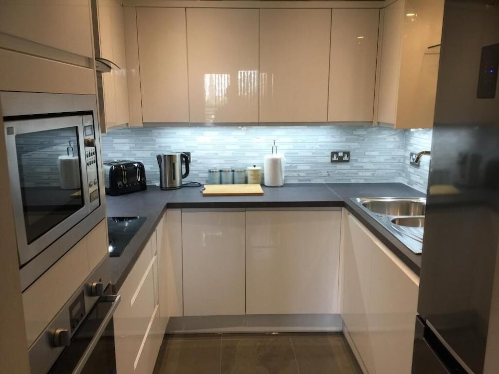 The Cardiff Apartment 8/21