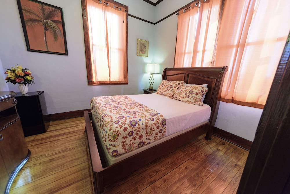 Hotel Defuniak 15/36