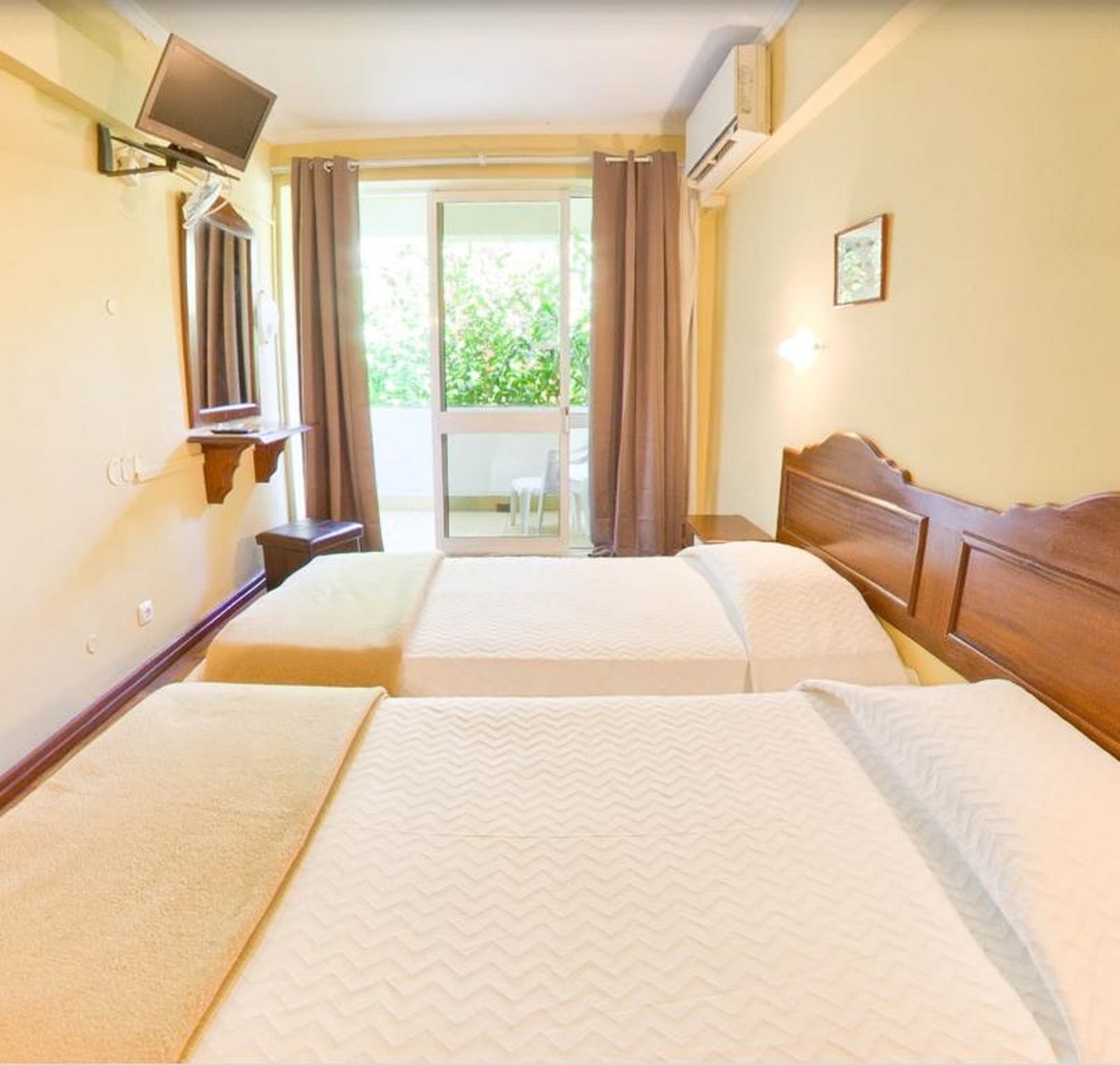 ROOM, DOUBLE OR TWIN BED, BALCONY
