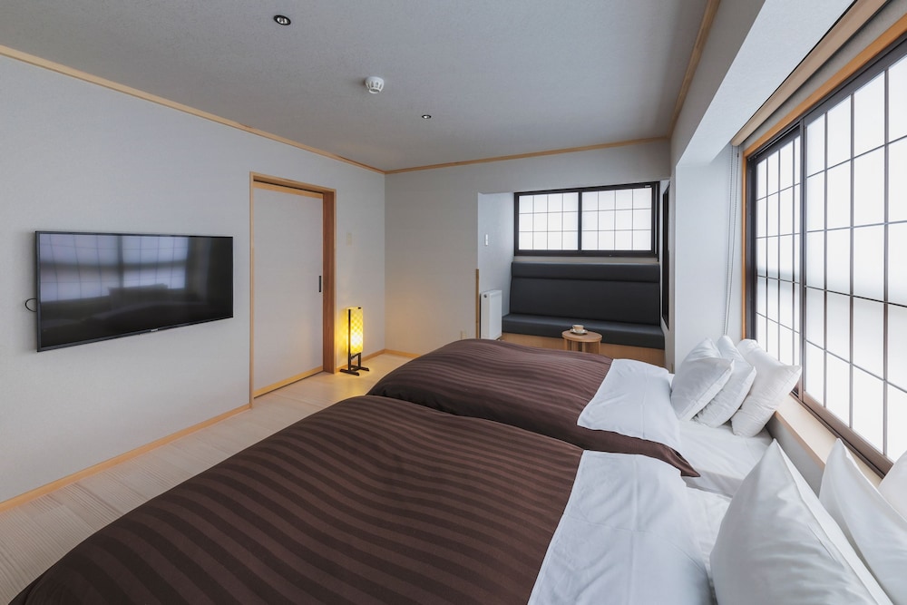 JAPANESE, MODERN, CORNER