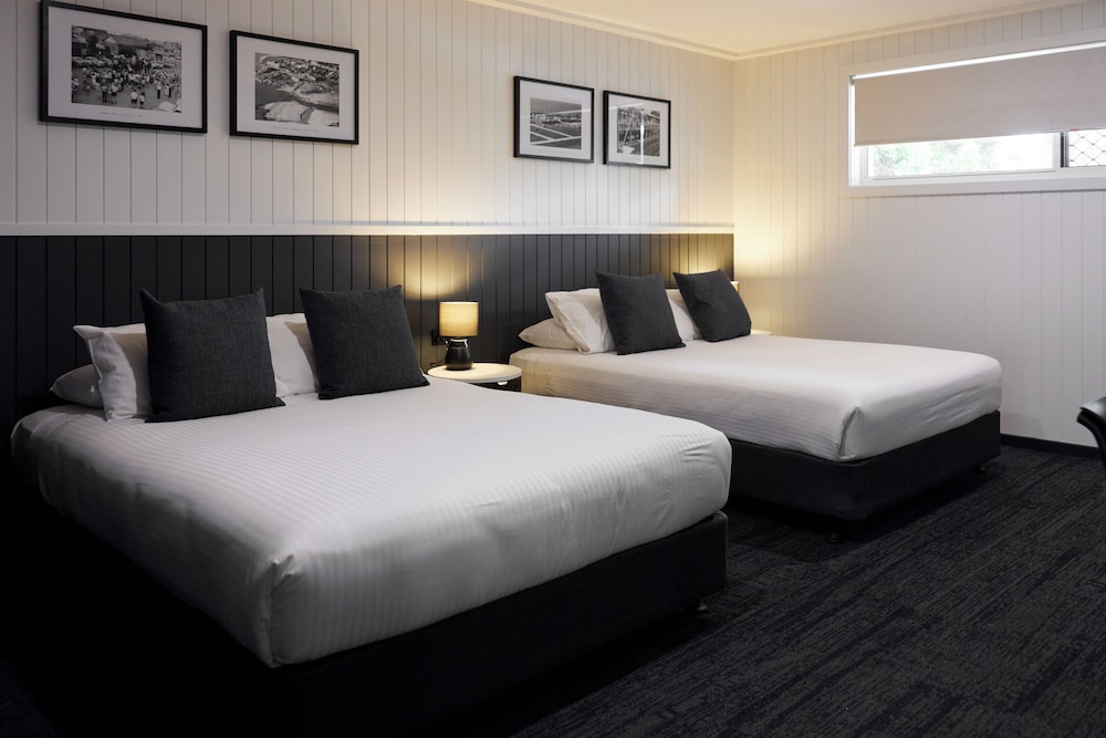 Settlers Inn 16/58
