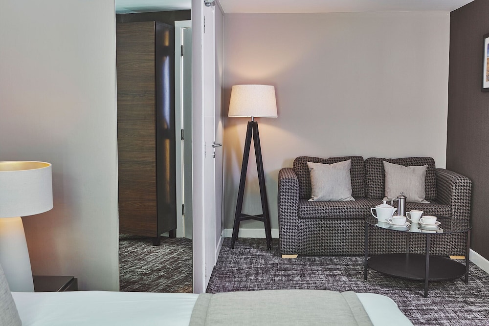 The Ranald Hotel 31/41