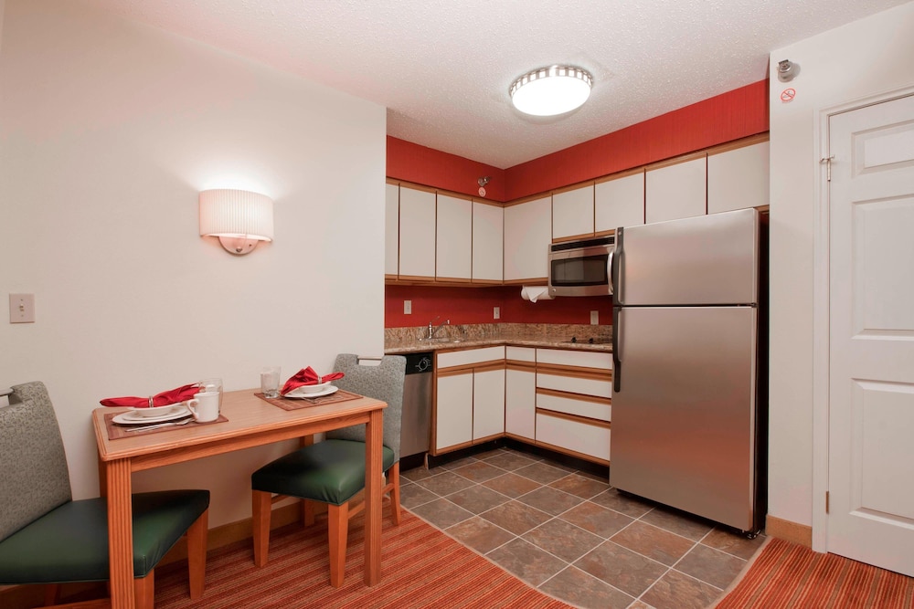 Residence Inn Davenport 16/23