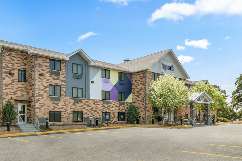 Spark by Hilton Eden Prairie 3/23