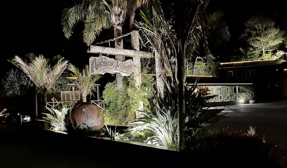 Anchor Lodge Resort 66/73