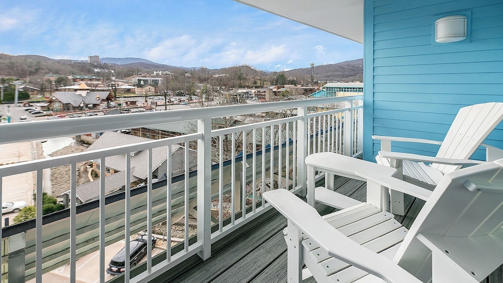 Margaritaville Resort Gatlinburg 8/75