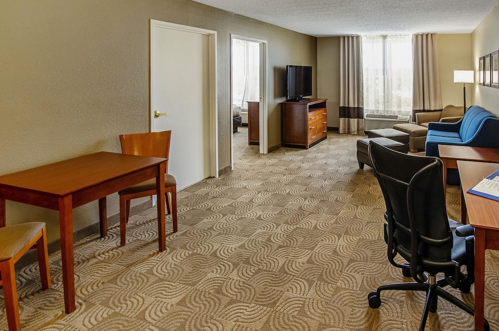 Comfort Inn Suites Santee 29/39