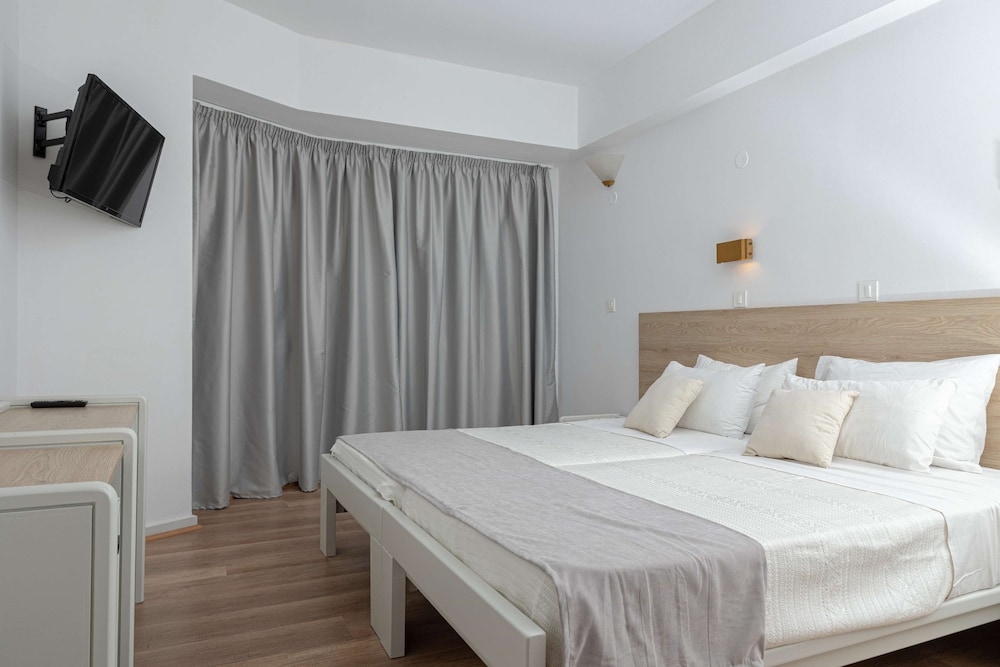 Room, Twin Beds, City View, Sofa