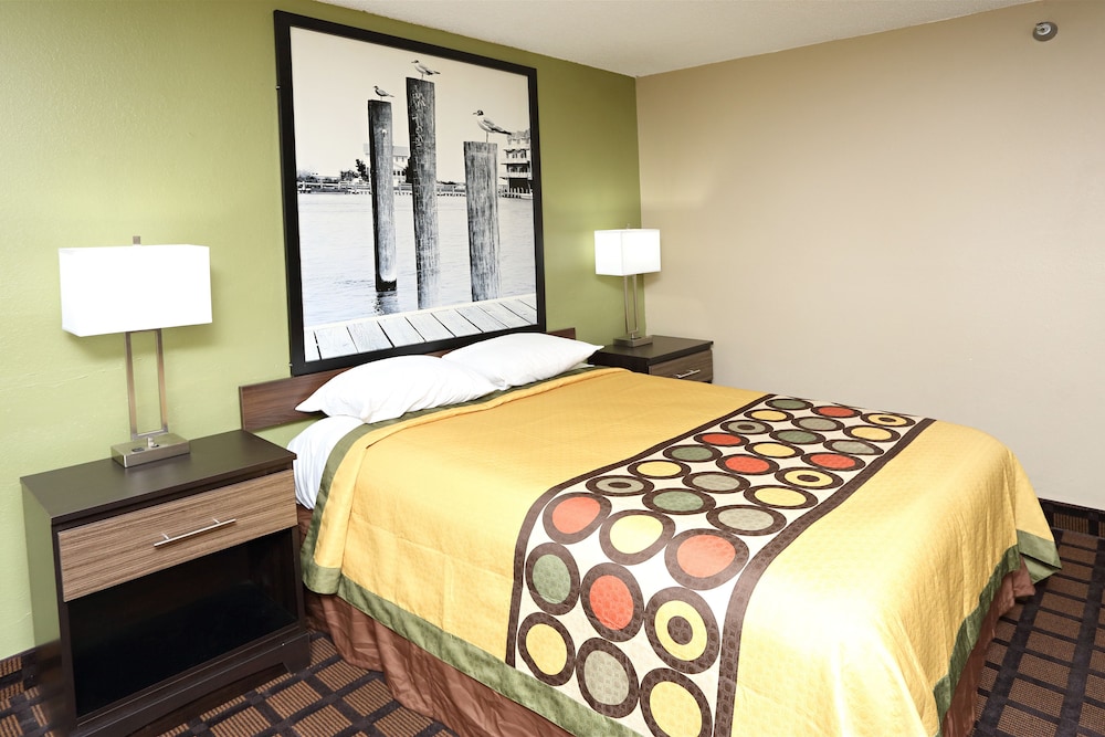 Economy 7 Inn Chesapeake - Portsmouth 6/28