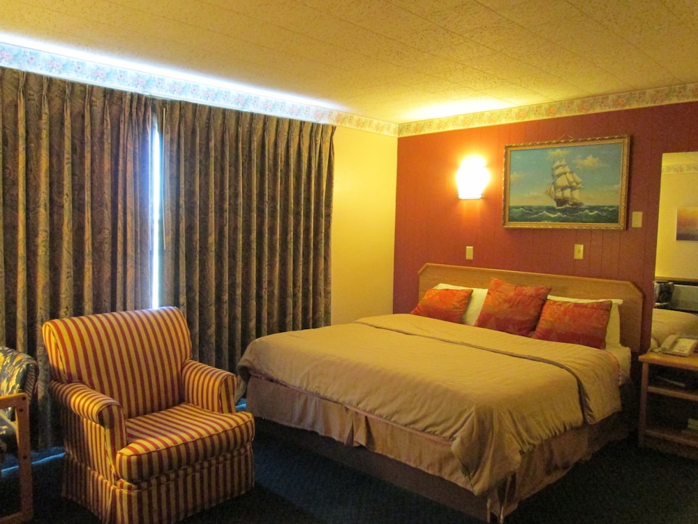 Town House Motel Inc 7/33