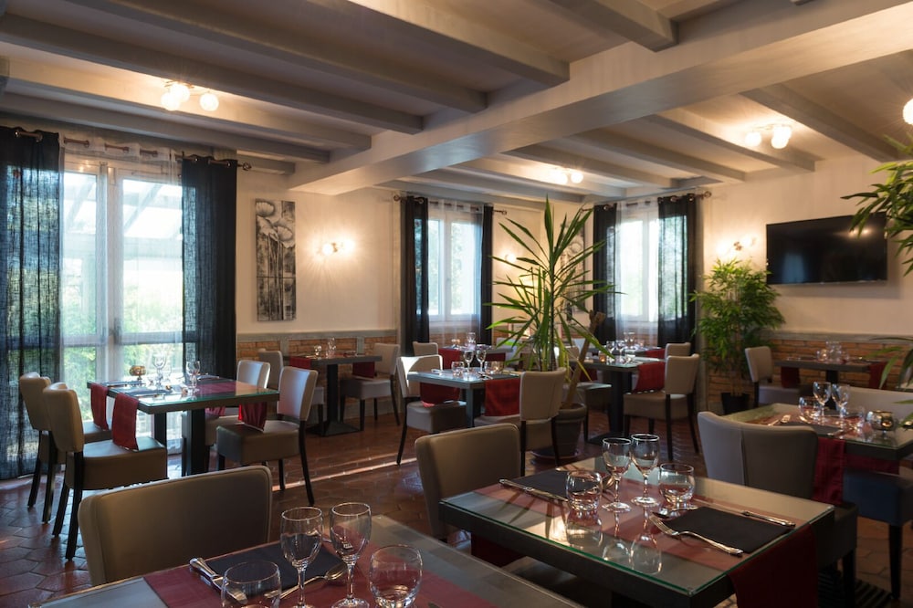 RELAIS DU SILENCE AUBERGE DE LA TOMETTE 48/57