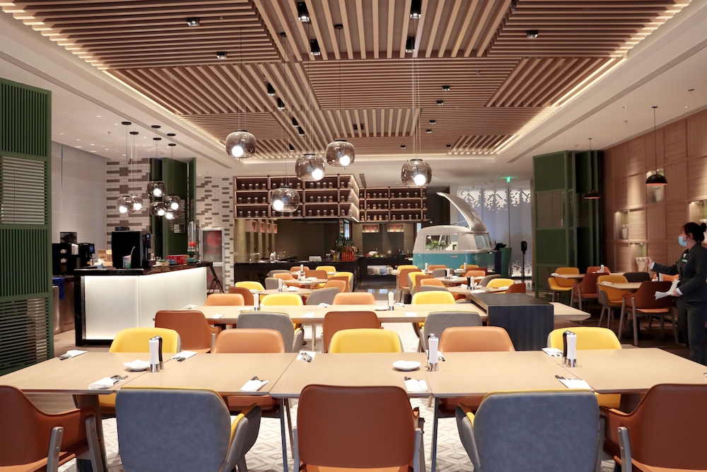 Holiday Inn and Suites Qingdao Jinshui 66/80