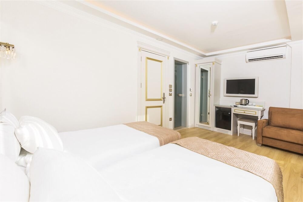 City Hall Hotel 8/37