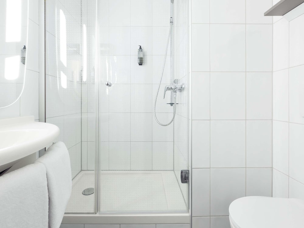 ibis Zurich Messe Airport 61/66