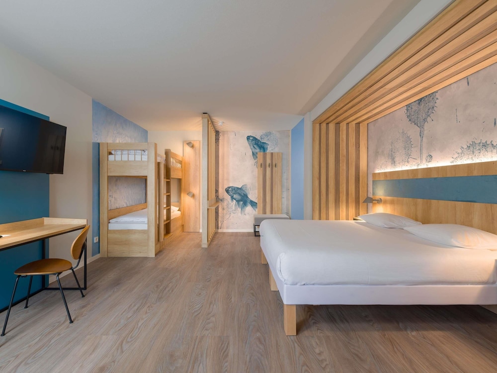 جناح عائلي بسرير مزدوج مع أريكة، ibis Styles Regensburg 2/10
