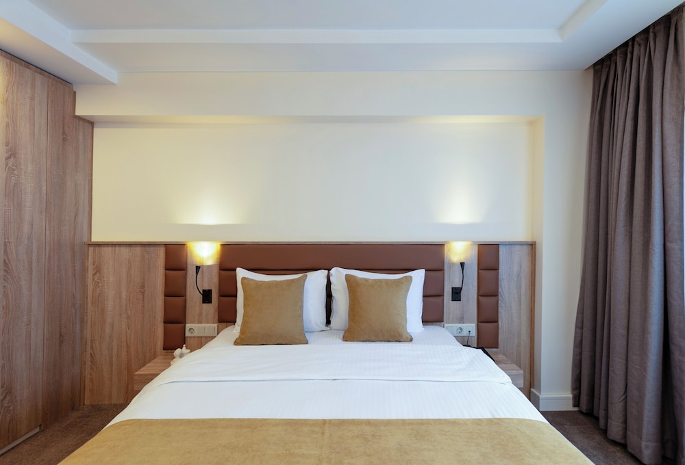 Roys Hotel & Suites 21/50
