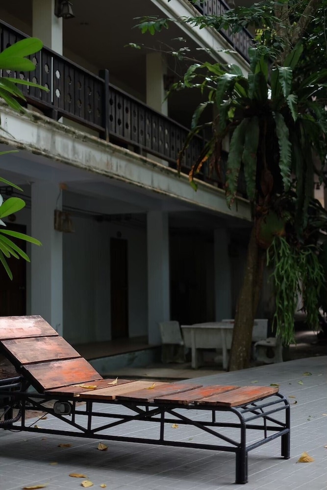 Baan Busaba Hotel 25/35