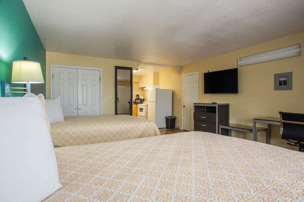 Pinn Road Inn and Suites 15/37
