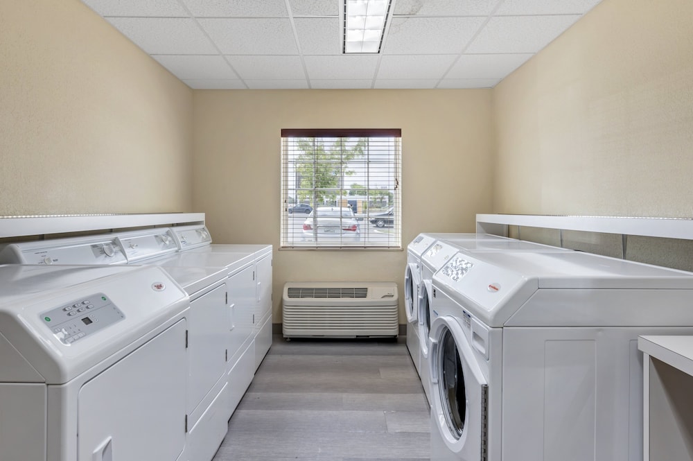 Candlewood Suites Indianapolis East 45/52