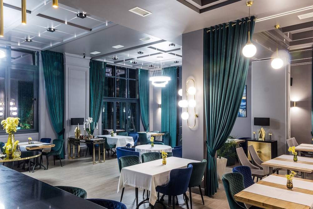 CITY PARK HOTEL 43/51