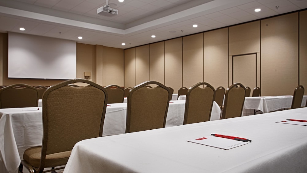 Best Western Plus Willmar 50/58