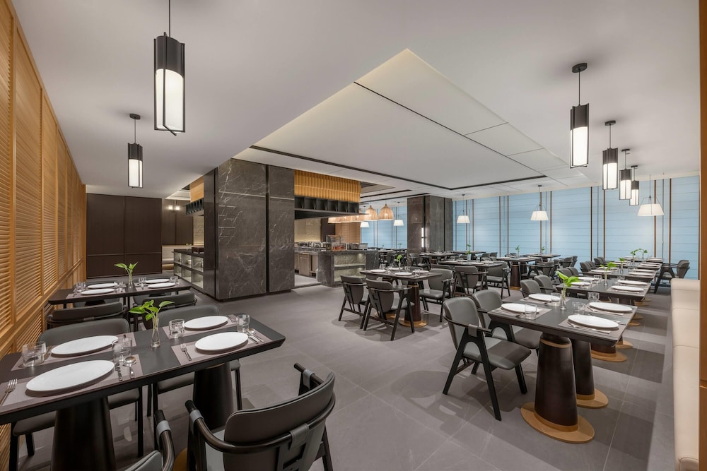 Hawthorn by Wyndham Yueyang Railway East Station 12/18