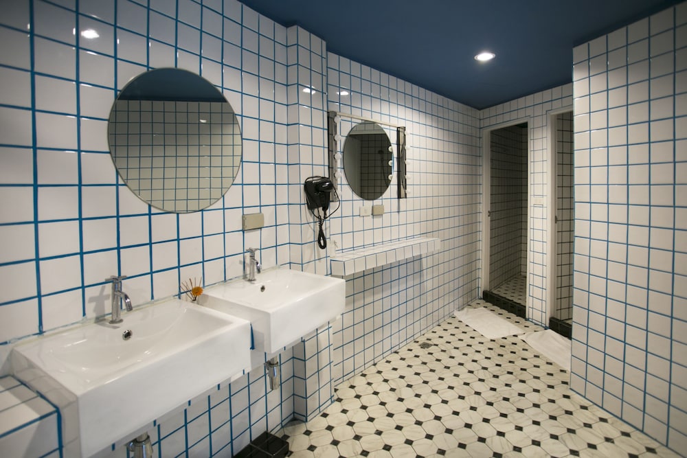 Yaks Hostel 38/40